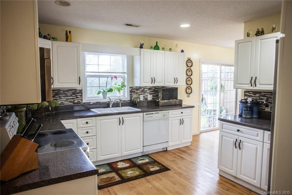 5 Westmont Drive - Photo 3