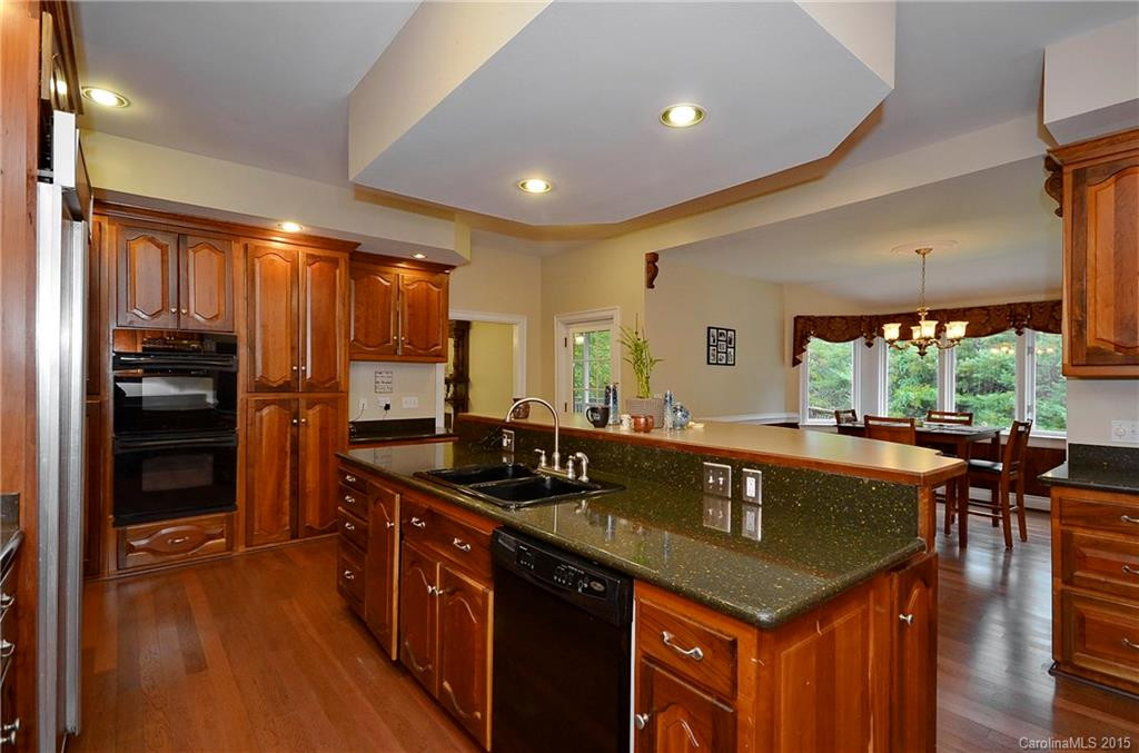 100 Perry Place - Photo 12