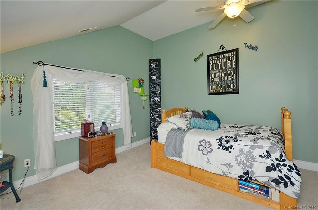 100 Perry Place - Photo 20