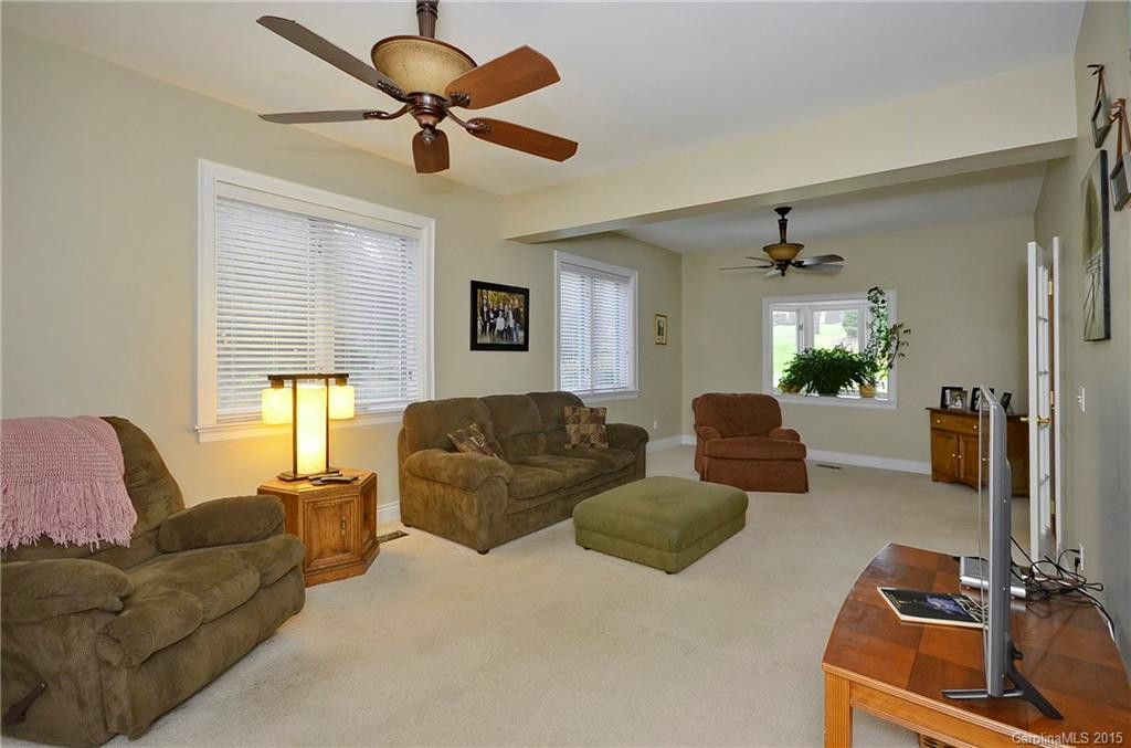 100 Perry Place - Photo 7