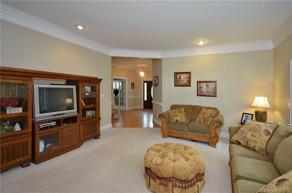 100 Perry Place - Photo 8