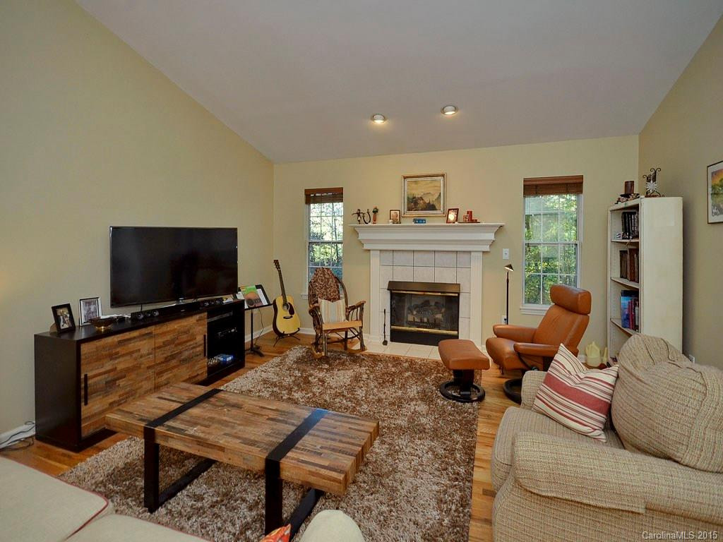 2725 Kalmia Lane - Photo 4