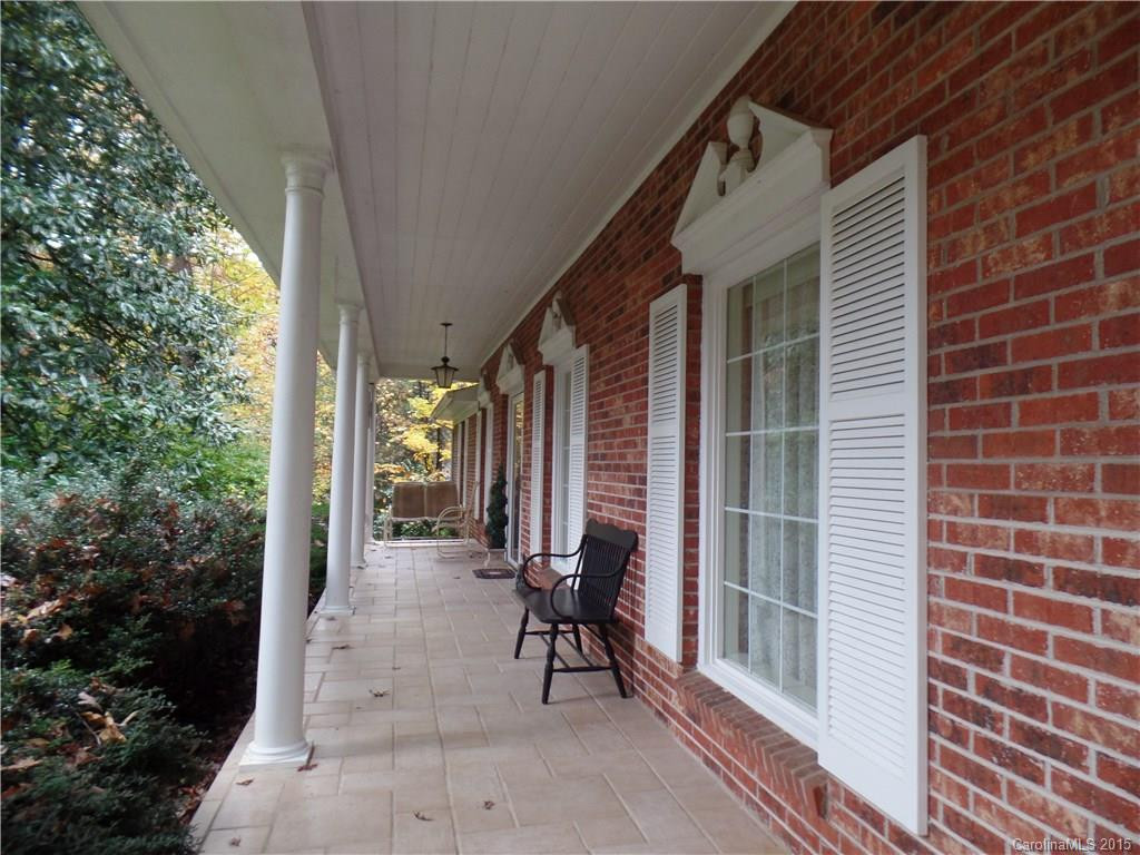240 Sherwood Lane - Photo 2