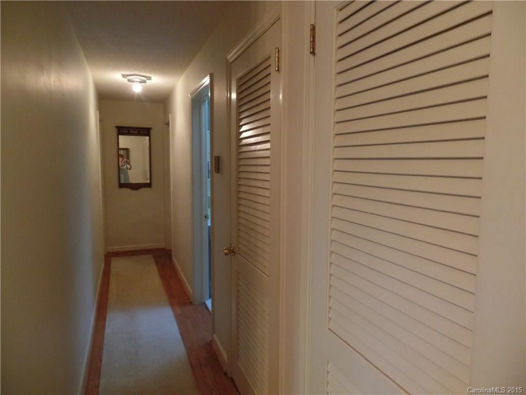 240 Sherwood Lane - Photo 16