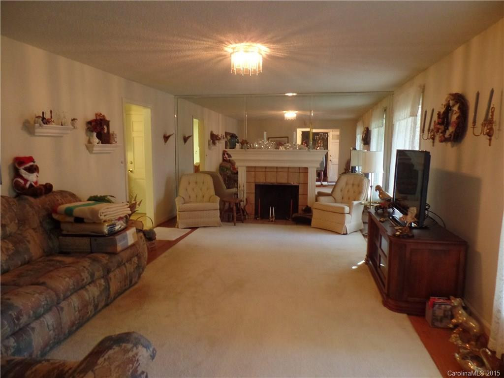 240 Sherwood Lane - Photo 3