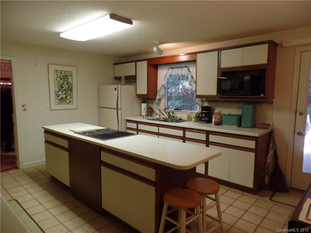 240 Sherwood Lane - Photo 6