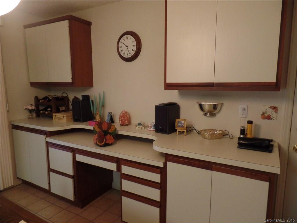 240 Sherwood Lane - Photo 9