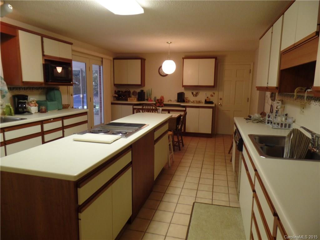 240 Sherwood Lane - Photo 10