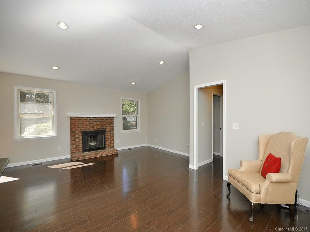 703 Dawnwood Lane - Photo 3