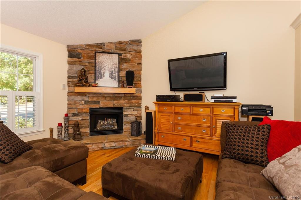 106 Wood Glen Court - Photo 3