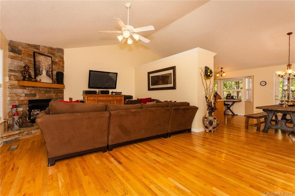 106 Wood Glen Court - Photo 4