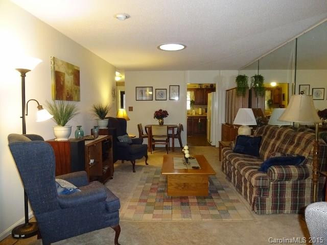18 Pine Oak Circle #303 - Photo 2
