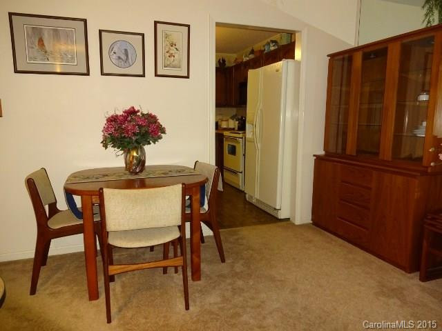 18 Pine Oak Circle #303 - Photo 4