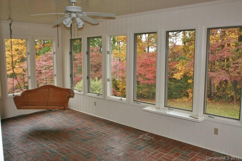 352 Knollwood Drive - Photo 2