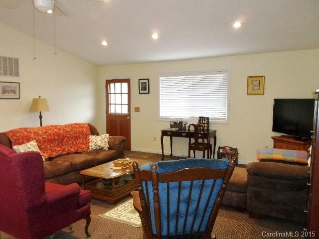 160 Oak Lane - Photo 4