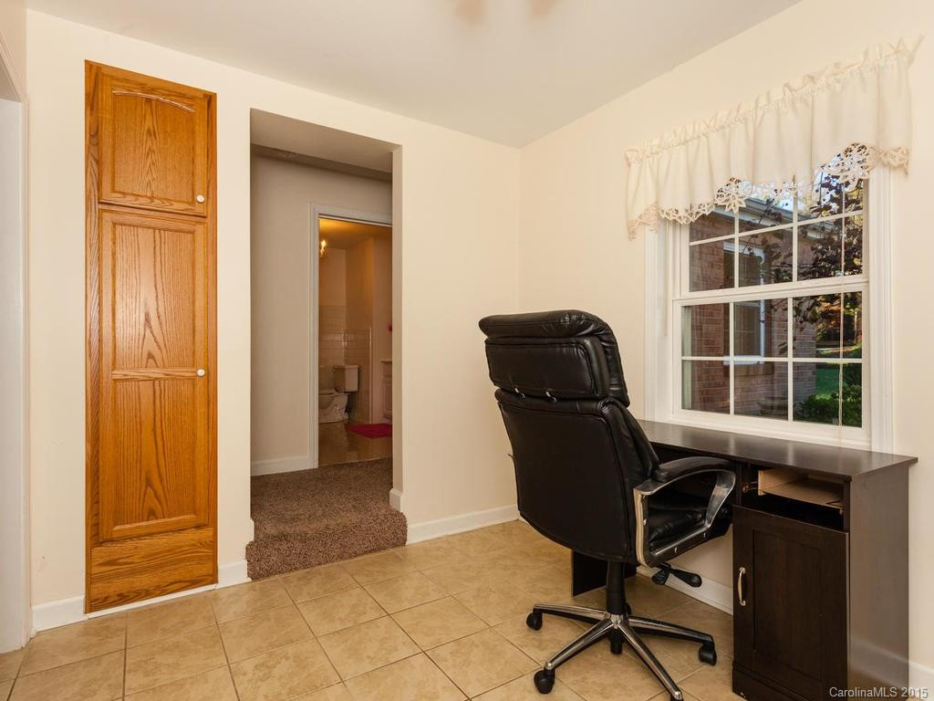 606 Erkwood Drive - Photo 12