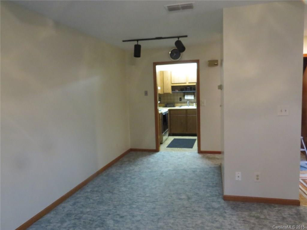 521 Courtwood Lane #8 - Photo 5