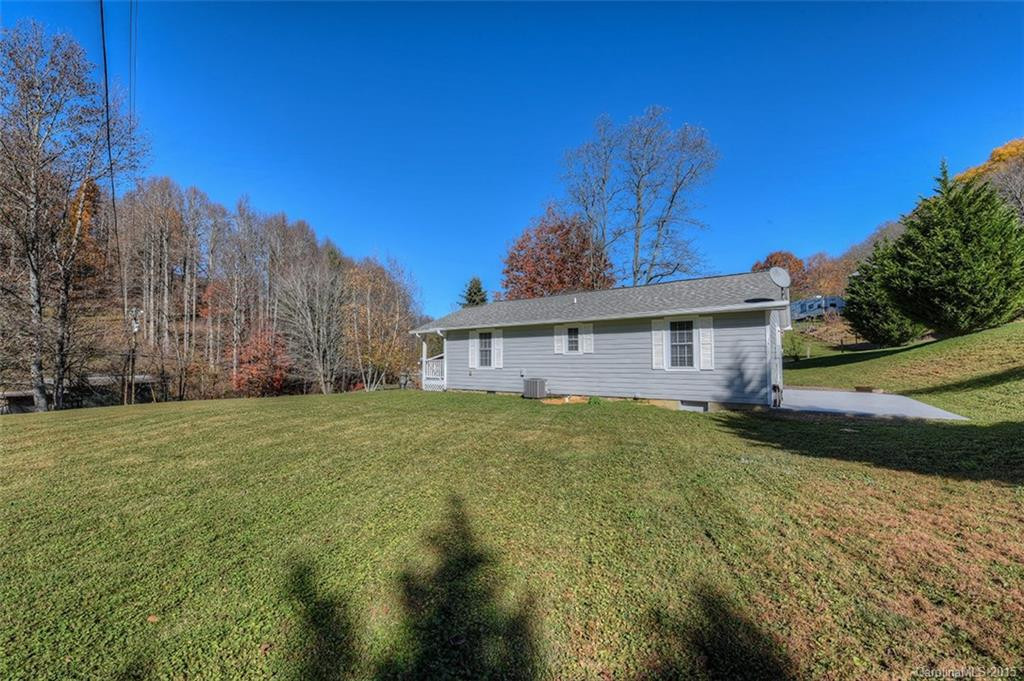 2075 Hyatt Creek Road - Photo 2