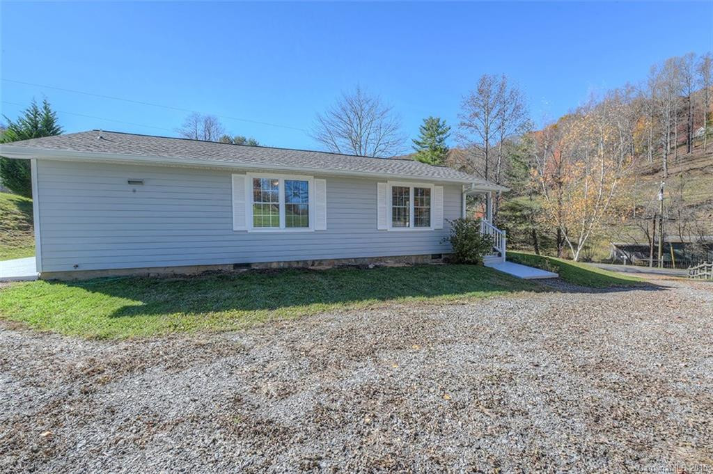 2075 Hyatt Creek Road - Photo 5