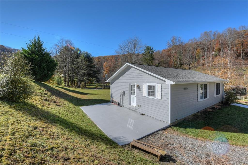 2075 Hyatt Creek Road - Photo 6