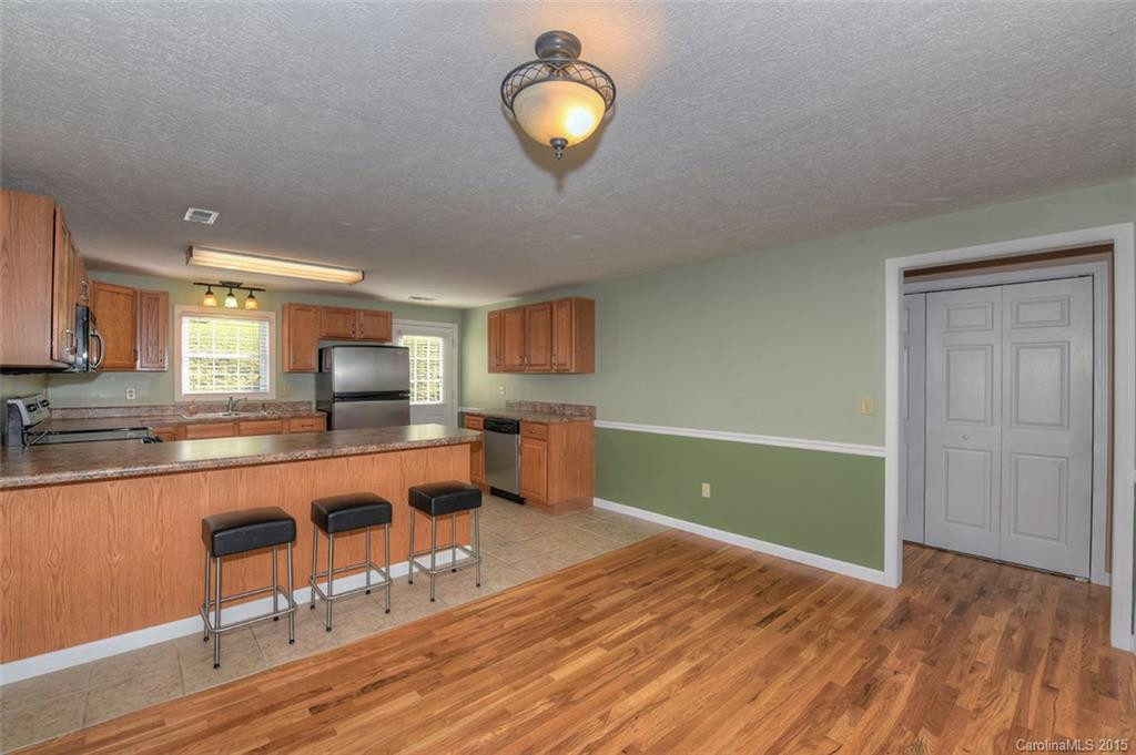 2075 Hyatt Creek Road - Photo 10