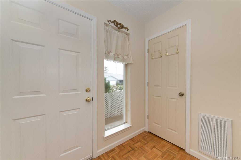 581 Woodfield Lane #Unit 09 - Photo 2