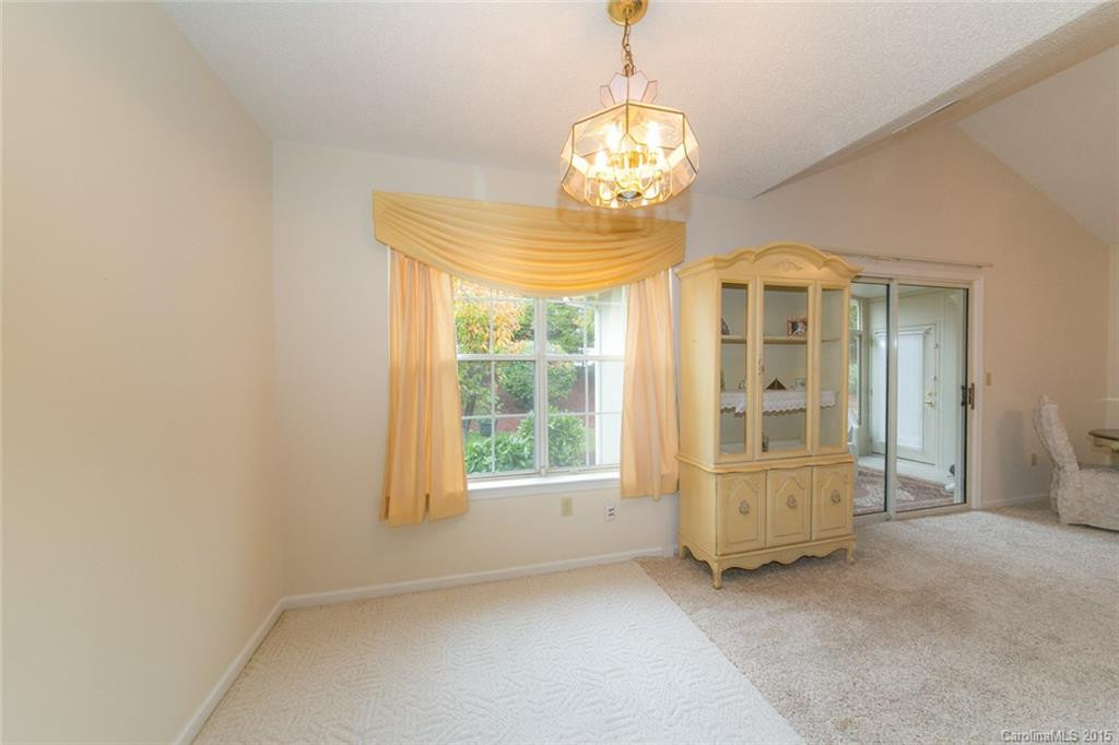 581 Woodfield Lane #Unit 09 - Photo 3