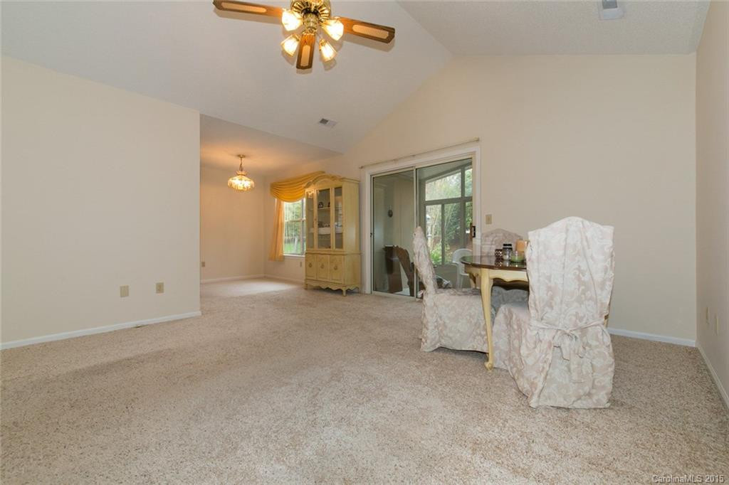 581 Woodfield Lane #Unit 09 - Photo 4