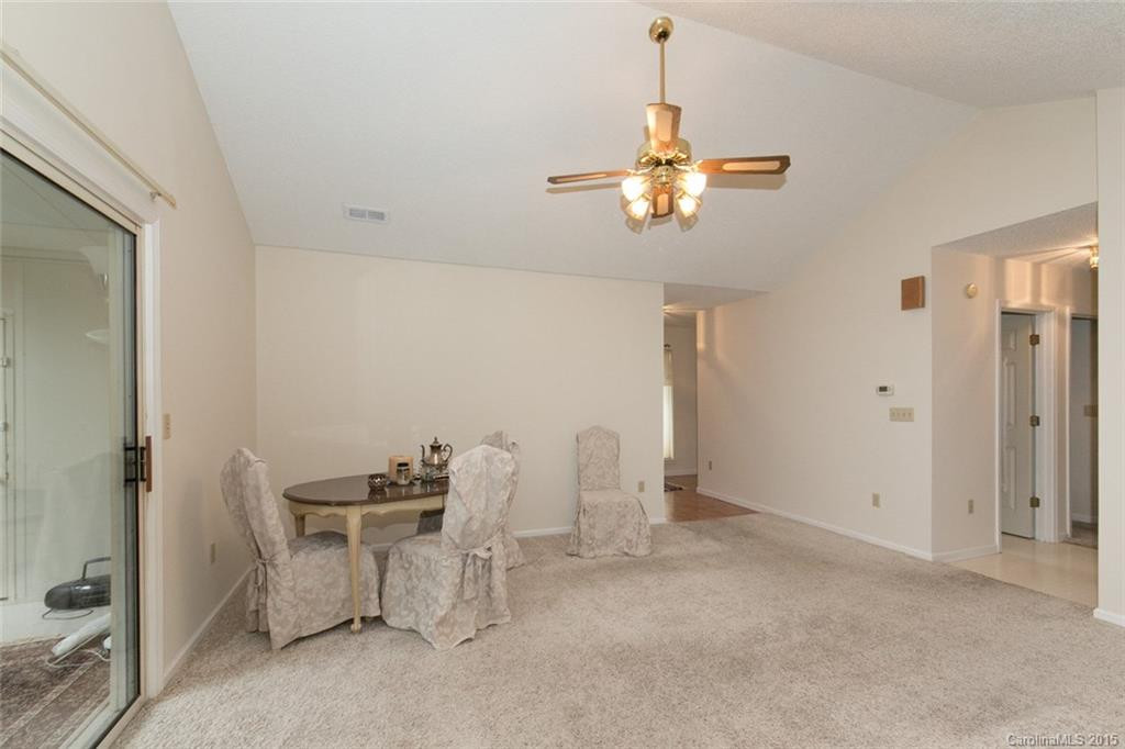 581 Woodfield Lane #Unit 09 - Photo 5