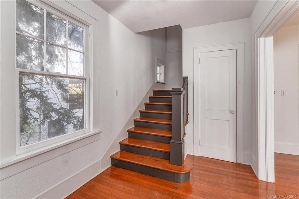 77 Montview Drive - Photo 2