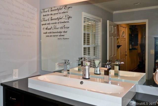 146 Cobblestone Drive - Photo 8