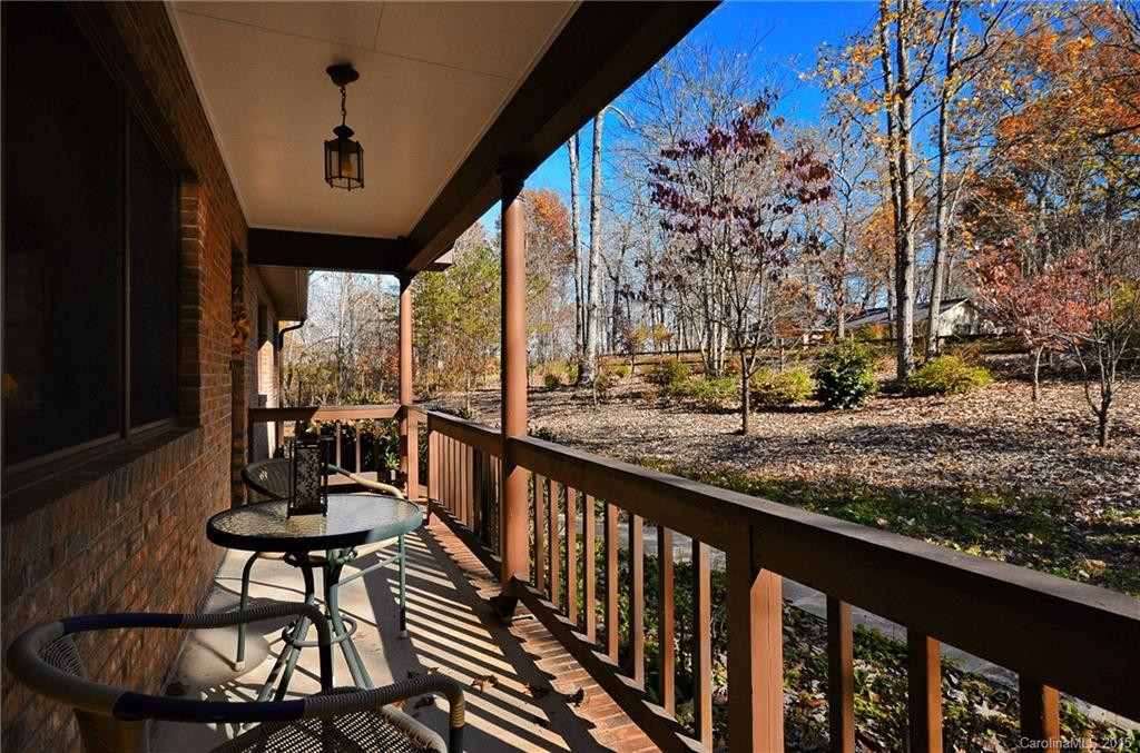 201 Oakwood Lane - Photo 3