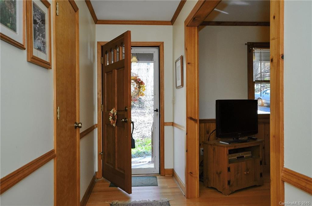 201 Oakwood Lane - Photo 4