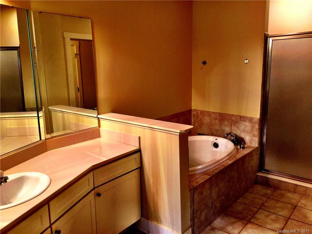 9 Kenilworth Knoll #Unit 304 - Photo 2