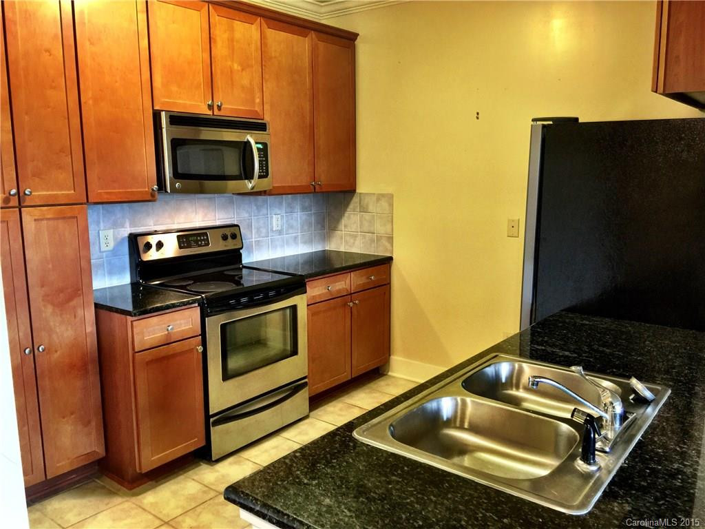 9 Kenilworth Knoll #Unit 304 - Photo 4