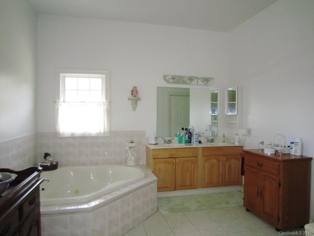 685- Graham Road - Photo 13