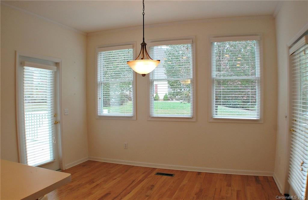 41 Poplar Creek - Photo 9