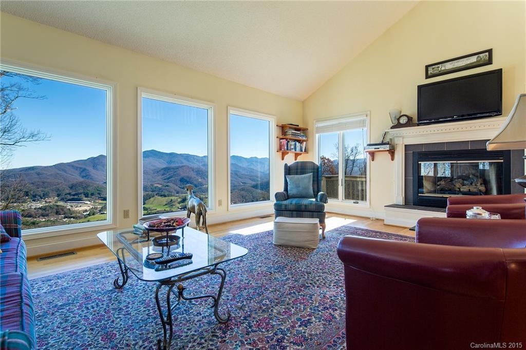 1374 Mountain View Road - Photo 3