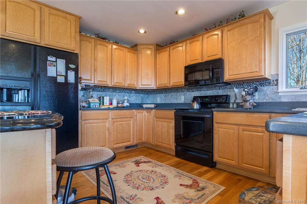 1374 Mountain View Road - Photo 6