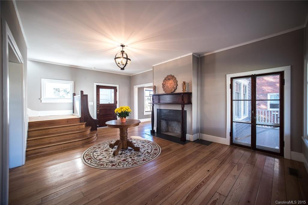 207 Hillside Street - Photo 4