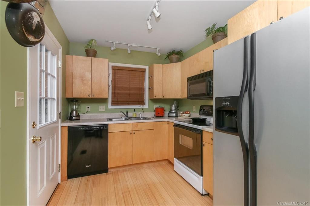 92 Haywood Road - Photo 2