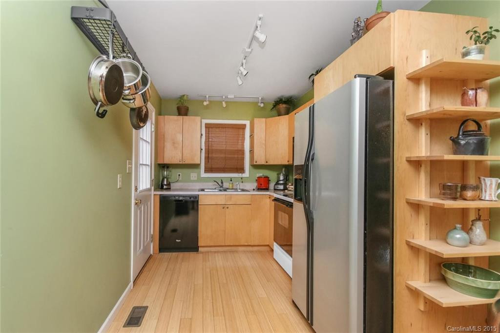 92 Haywood Road - Photo 4