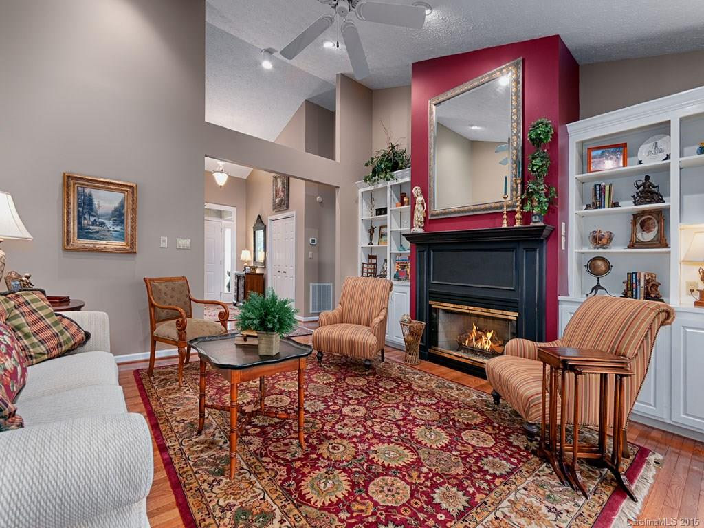 112 Greenleaf Drive - Photo 4