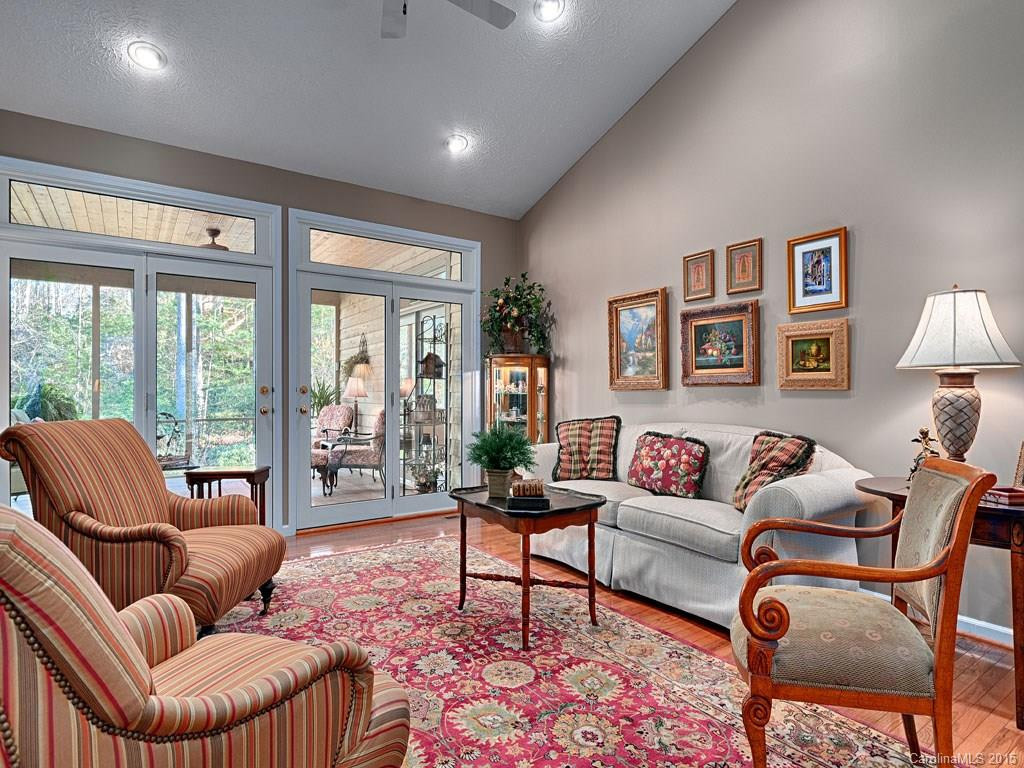 112 Greenleaf Drive - Photo 5