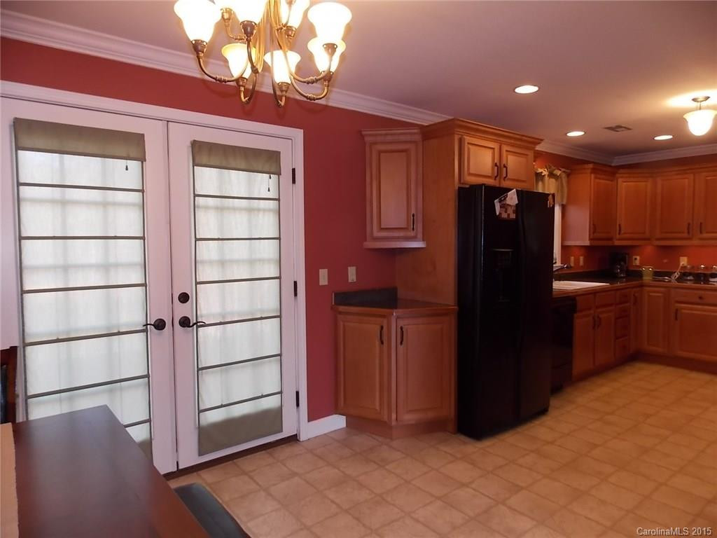 750 Forest Hill Drive - Photo 2