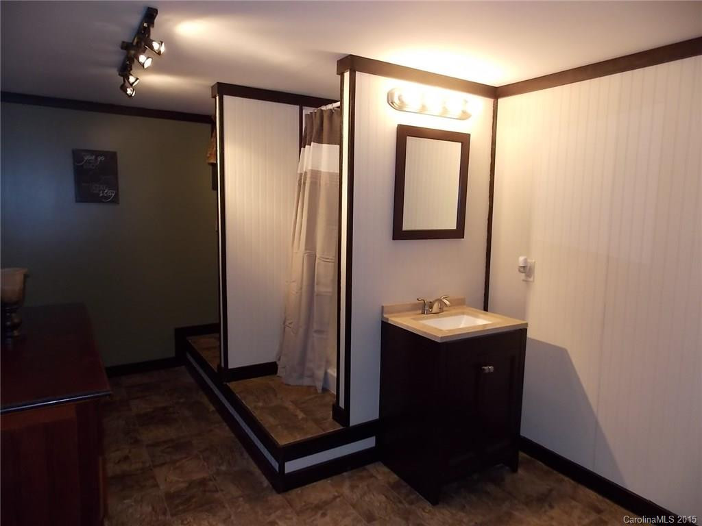 750 Forest Hill Drive - Photo 15