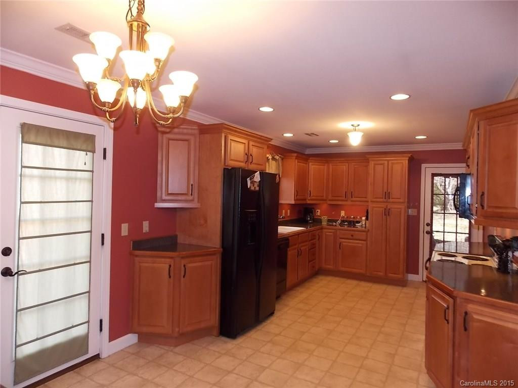 750 Forest Hill Drive - Photo 3