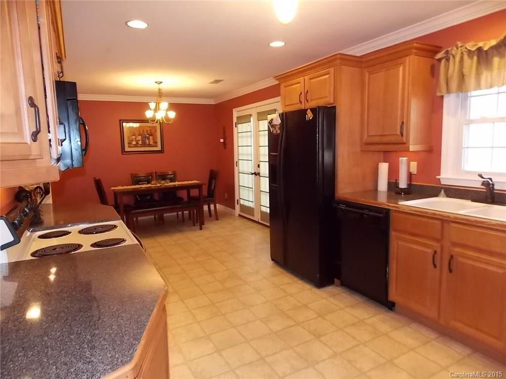 750 Forest Hill Drive - Photo 4