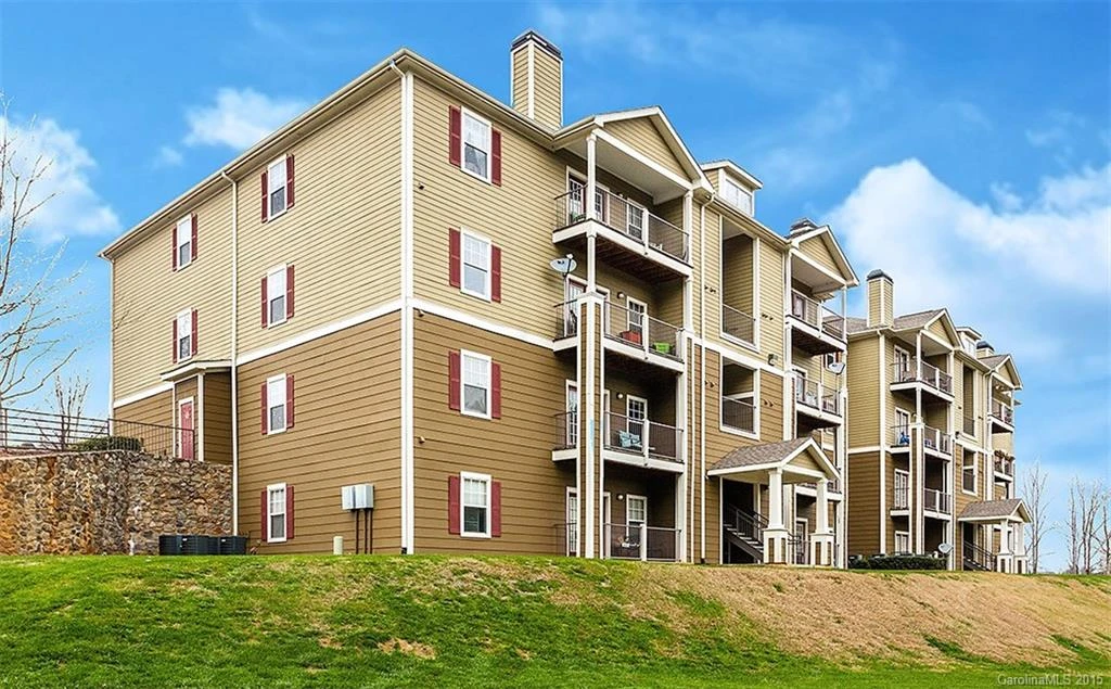 100 Vista Lake Drive #105