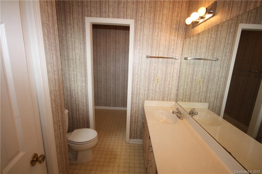 26 Forest Lake Drive - Photo 4